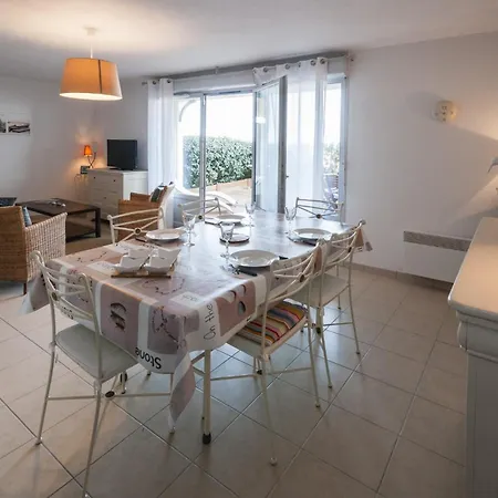 Dans En Front De - 4910 Apartment